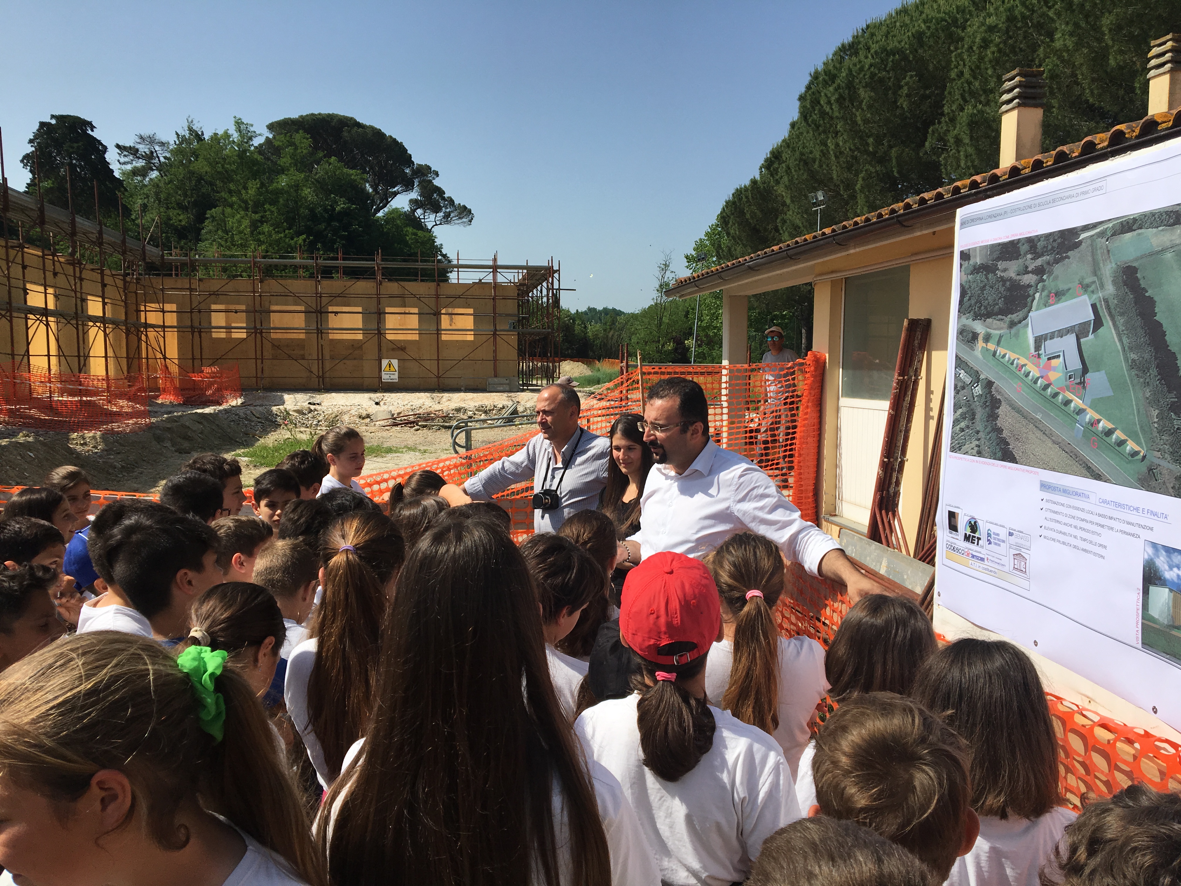 crespina bambini e famiglie in visita al cantiere della scuola